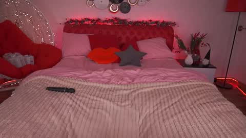 Snapshot of chloebright chatting on 12-23-24, 12:14 chloebright online show from 12-23-24, 12:14