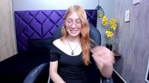Snapshot of chloecampbell03 chatting on 10-20-25, 05:35 chloecampbell03 online show from 10-20-25, 05:35
