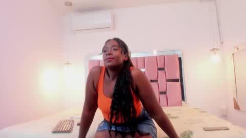 Snapshot of chloee_durand chatting on 10-08-25, 02:04 cloe online show from 10-08-25, 02:04