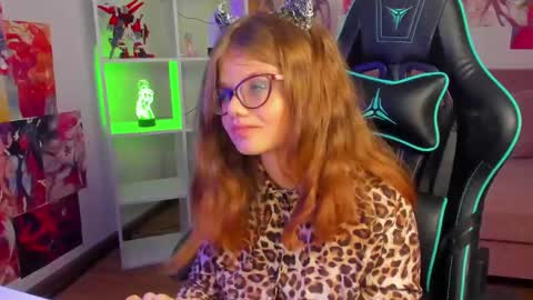 ChloeHalses online show from 04-11-26, 05:06