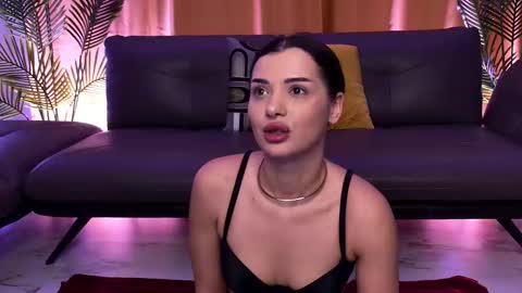 Chloe online show from 12-22-25, 06:32