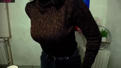 Chloe online show from 11-08-25, 04:45