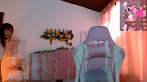 Chloe online show from 11-26-25, 08:21