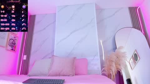 Snapshot of chlooee_ chatting on 01-12-25, 01:05 Chlooe online show from 01-12-25, 01:05