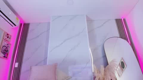 Snapshot of chlooee_ chatting on 02-19-25, 01:08 Chlooe online show from 02-19-25, 01:08