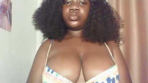 Snapshot of chocolateassgirl61 chatting on 09-26-25, 11:47 chocolateassgirl61 online show from 09-26-25, 11:47