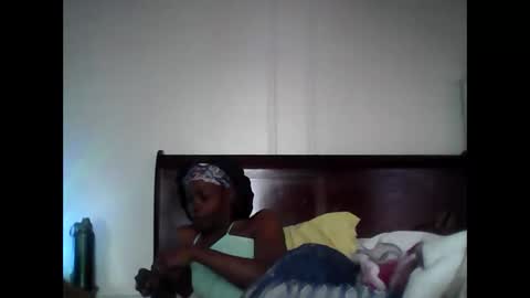 Snapshot of chocolatedrop_ chatting on 10-14-25, 12:06 chocolatedrop_ online show from 10-14-25, 12:06