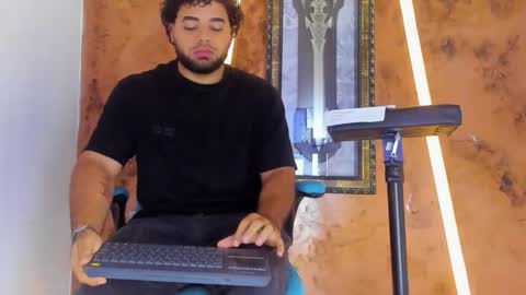 chris_evans00 online show from 02-02-26, 11:53