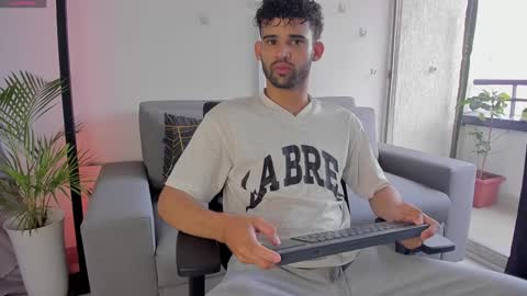 Snapshot of chrisandrew_ chatting on 01-07-25, 04:05 Im Chirs IM MODEL INDEPENDT online show from 01-07-25, 04:05