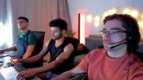 Snapshot of chrisandrew_ chatting on 03-11-25, 03:05 Im Chirs IM MODEL INDEPENDT online show from 03-11-25, 03:05