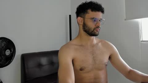 Snapshot of chrisandrew_ chatting on 09-16-25, 03:35 Im Chirs IM MODEL INDEPENDT online show from 09-16-25, 03:35