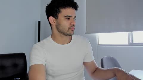 Snapshot of chrisandrew_ chatting on 10-20-25, 03:01 Im Chirs IM MODEL INDEPENDT online show from 10-20-25, 03:01