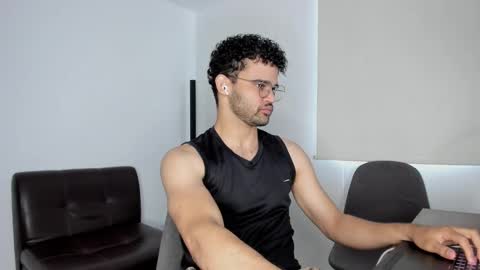 Snapshot of chrisandrew_ chatting on 10-24-25, 03:52 Im Chirs IM MODEL INDEPENDT online show from 10-24-25, 03:52