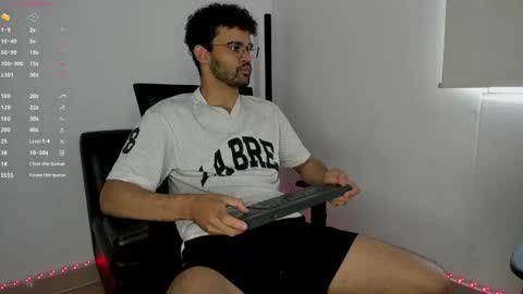 Snapshot of chrisandrew_ chatting on 10-26-25, 04:02 Im Chirs IM MODEL INDEPENDT online show from 10-26-25, 04:02
