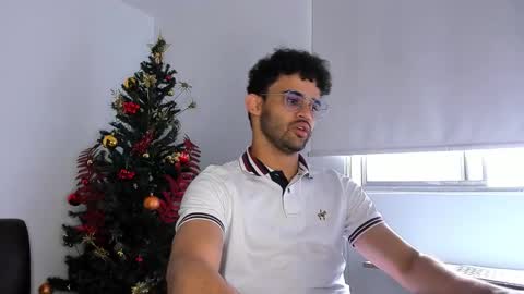 Im Chirs IM MODEL INDEPENDT online show from 12-02-25, 08:04