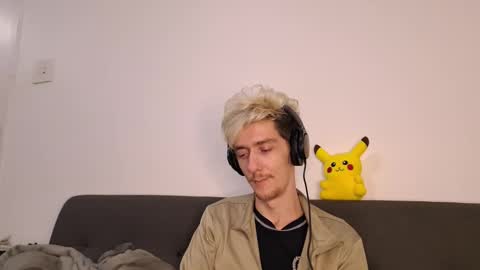 Christopher online show from 10-19-25, 01:28