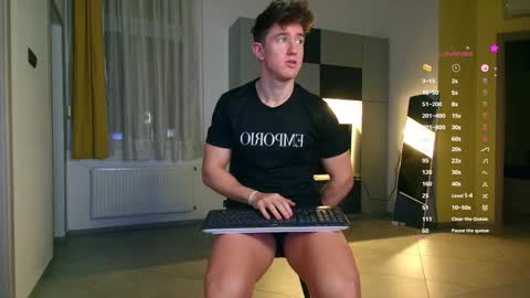 Snapshot of christianlevine_ chatting on 10-18-25, 07:14 UPVOTE ME ------ ILL DO SOMETHING FOR FREE online show from 10-18-25, 07:14