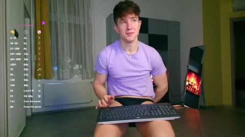 Snapshot of christianlevine_ chatting on 10-24-25, 04:58 UPVOTE ME ------ ILL DO SOMETHING FOR FREE online show from 10-24-25, 04:58