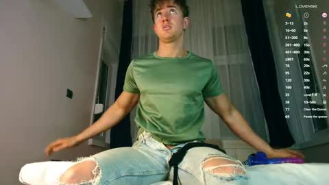 Snapshot of christianlevine_ chatting on 11-25-25, 04:29 UPVOTE ME ------ ILL DO SOMETHING FOR FREE online show from 11-25-25, 04:29