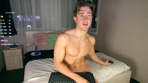 Snapshot of christianlevine_ chatting on 11-27-25, 10:23 UPVOTE ME ------ ILL DO SOMETHING FOR FREE online show from 11-27-25, 10:23