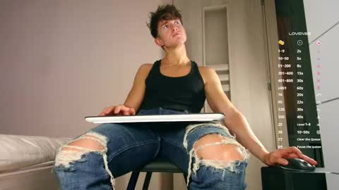 Snapshot of christianlevine_ chatting on 12-05-25, 04:47 UPVOTE ME ------ ILL DO SOMETHING FOR FREE online show from 12-05-25, 04:47