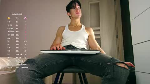 Snapshot of christianlevine_ chatting on 12-17-25, 03:34 UPVOTE ME ------ ILL DO SOMETHING FOR FREE online show from 12-17-25, 03:34