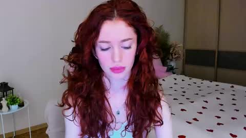 Snapshot of christinaconteeree chatting on 05-10-26, 04:17 christinaconteeree online show from 05-10-26, 04:17