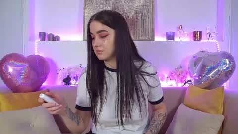 Christina online show from 02-14-25, 12:51