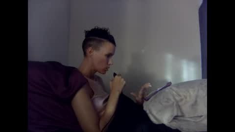 Christina Saunters online show from 10-04-25, 02:37