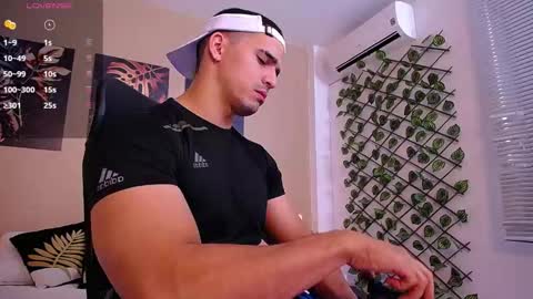 Snapshot of christopherblack_ chatting on 01-06-26, 01:15 Christopher Black online show from 01-06-26, 01:15