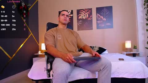 Snapshot of christopherblack_ chatting on 01-07-26, 01:13 Christopher Black online show from 01-07-26, 01:13