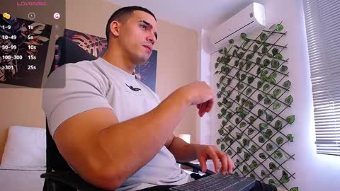 Snapshot of christopherblack_ chatting on 01-08-26, 01:35 Christopher Black online show from 01-08-26, 01:35