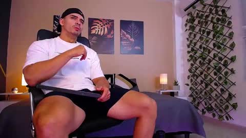 Snapshot of christopherblack_ chatting on 02-07-26, 01:37 Christopher Black online show from 02-07-26, 01:37