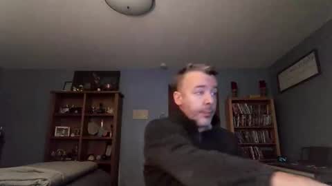 Snapshot of chrisw8121 chatting on 11-26-25, 07:37 chrisw8121 online show from 11-26-25, 07:37