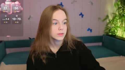 EvaBlonde TayaBrunette EliieBlack hair online show from 01-18-26, 08:51