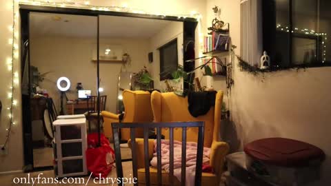 Chrys online show from 10-04-25, 05:27