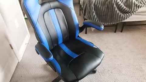 Snapshot of chuck0781 chatting on 01-10-25, 04:51 chuck online show from 01-10-25, 04:51