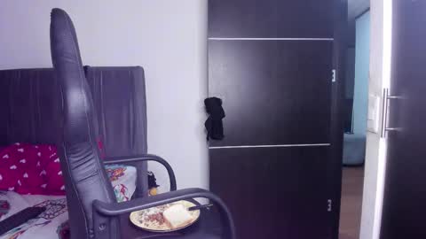 Snapshot of chuckykarla chatting on 02-17-26, 05:59 Karlay online show from 02-17-26, 05:59