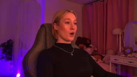 Snapshot of cinbellamy chatting on 02-06-26, 05:34 Cin Bellamy online show from 02-06-26, 05:34