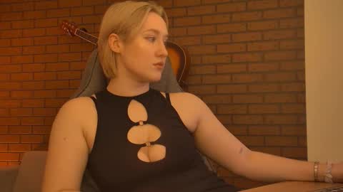 Snapshot of cinbellamy chatting on 02-15-26, 07:51 Cin Bellamy online show from 02-15-26, 07:51