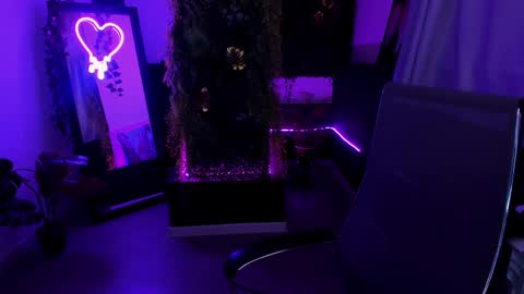 Snapshot of cinbellamy chatting on 02-21-26, 05:52 Cin Bellamy online show from 02-21-26, 05:52