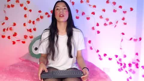 Snapshot of cinderella_lewis chatting on 03-01-25, 08:13 Sofi Eva and Mey online show from 03-01-25, 08:13