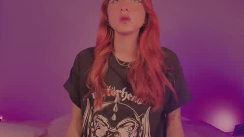 Snapshot of cinderella_lewis chatting on 11-21-25, 04:05 Sofi Eva and Mey online show from 11-21-25, 04:05