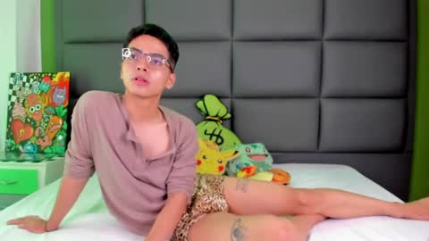 Snapshot of cinnamon_boyx chatting on 03-04-25, 11:00 Cinna Boy online show from 03-04-25, 11:00