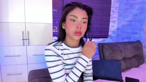 Snapshot of cinnamon_kyla chatting on 01-10-25, 04:30 cinnamon_kyla online show from 01-10-25, 04:30