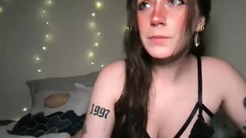 Snapshot of cinnamonpeaches chatting on 02-23-25, 02:07 Carmen online show from 02-23-25, 02:07