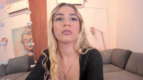 Cintia online show from 12-18-25, 10:54