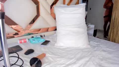 Snapshot of cintiavega chatting on 10-23-25, 12:04 Cintia online show from 10-23-25, 12:04