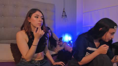 Snapshot of cintya_kors chatting on 12-20-24, 03:25 Cintya online show from 12-20-24, 03:25