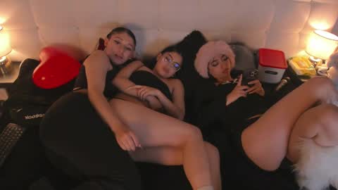 Snapshot of cintya_kors chatting on 02-15-25, 05:51 Cintya online show from 02-15-25, 05:51